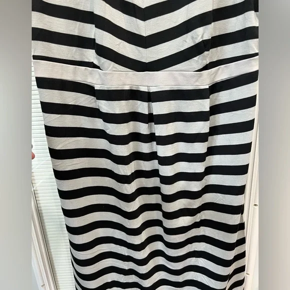 Striped Liz Lange for Target Maternity Dress - Picture 7 of 10